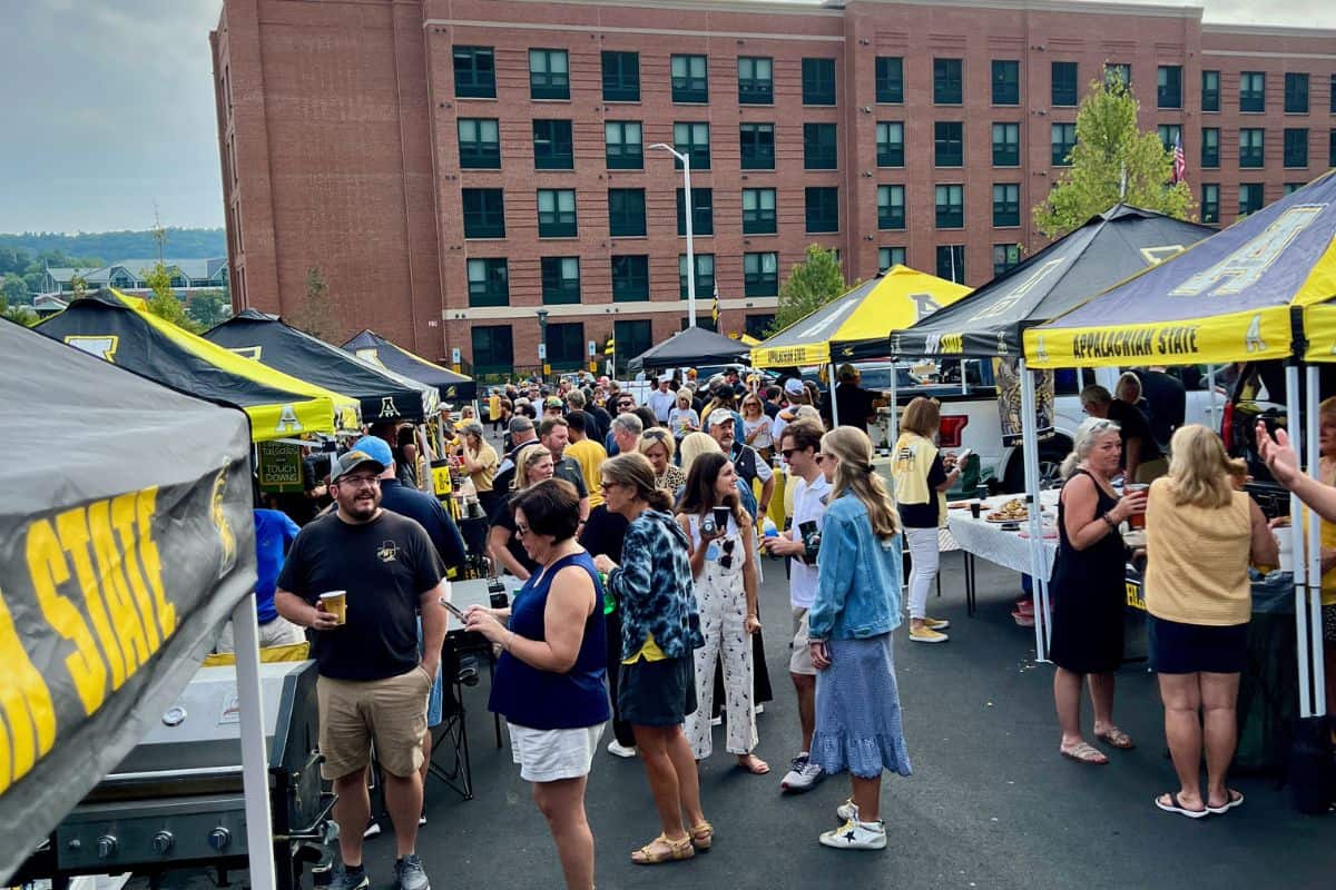 here-s-what-to-wear-to-a-college-football-game-gameday-culture