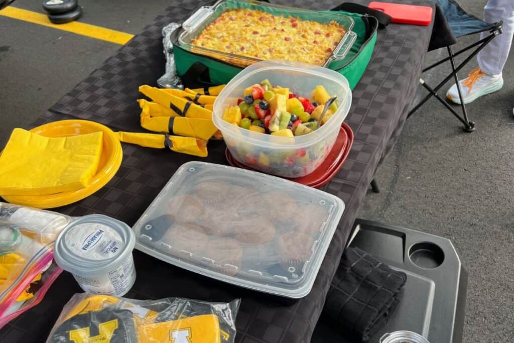 Here’s 10 Things You Do (And Don’t) Bring To A Tailgate Party?