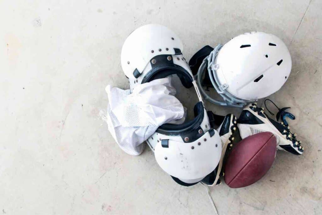 Why Dont College Football Players Wear Knee Pads 1 1